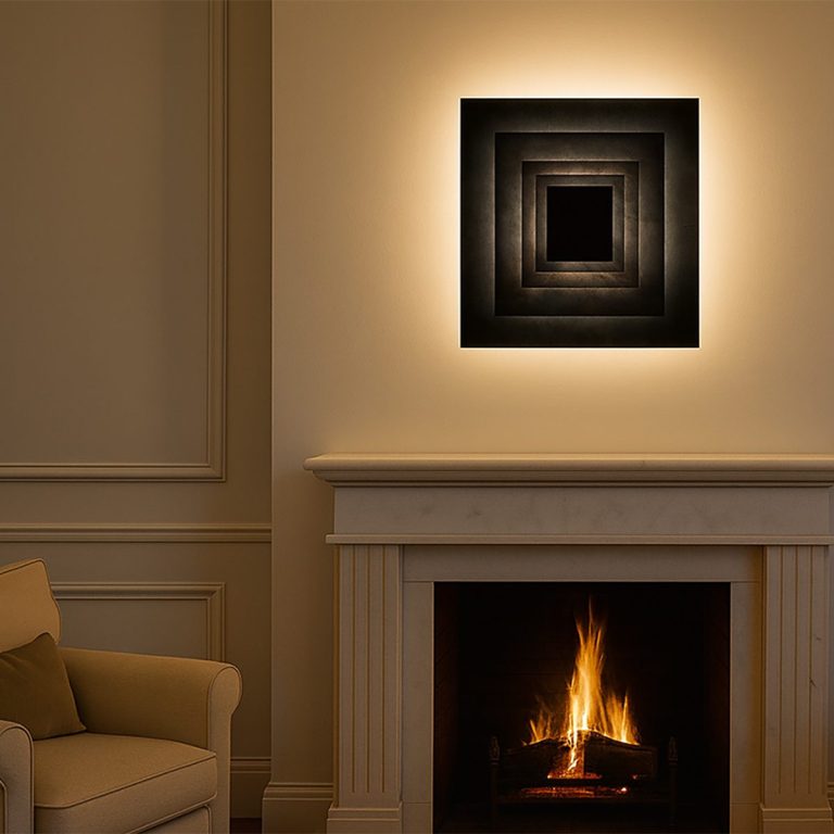 Lampe Sype Design en acier brut dans un salon classique à moulures