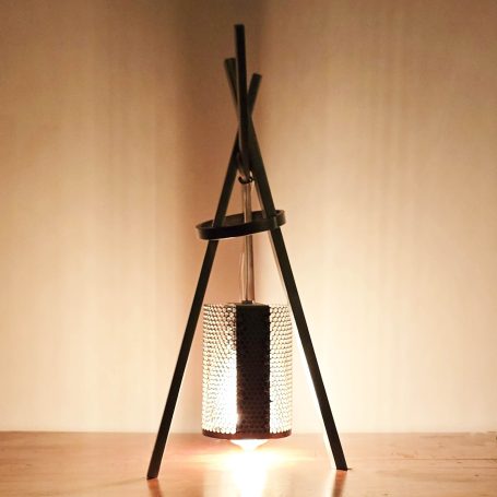 Lampe contemporaine en acier brut – sculpture lumineuse artisanale Sype 007