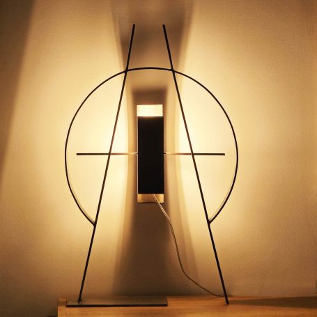 Lampe design en acier brut, cercle lumineux et compas – Sype 009