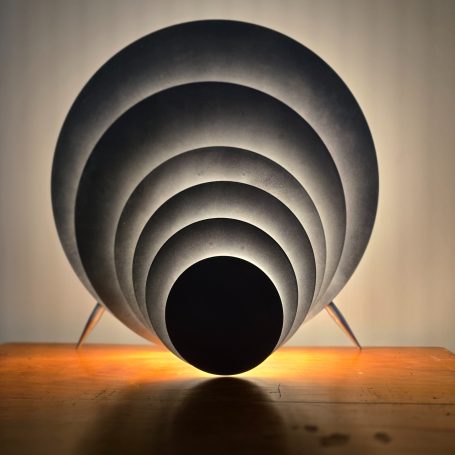 Lampe circulaire design en acier brut, sculpture lumineuse contemporaine – Sype 012