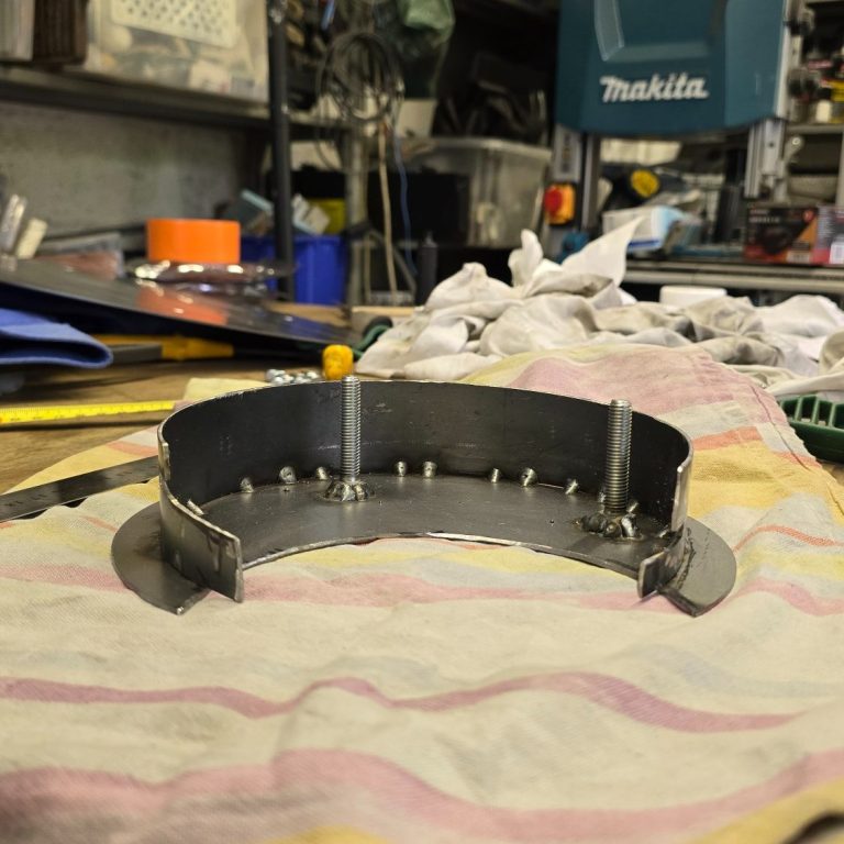 Structure démontable de Éclipse Sonore permettant maintenance, accès aux LED et durabilité de la sculpture.