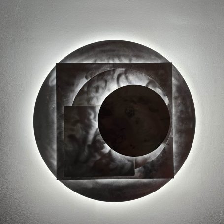 Lampe murale en acier brut design géométrique et lumière sculptée – Sype 011