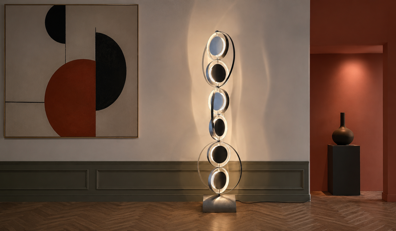 L’œil lumineux Sype 018, sculpture lumineuse monumentale en acier brut de 220 cm, fusion entre art et lumière.