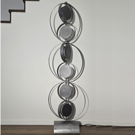 Lampe sculpture artisanale Sype 021 en acier brut avec modules circulaires lumineux et lumière indirecte